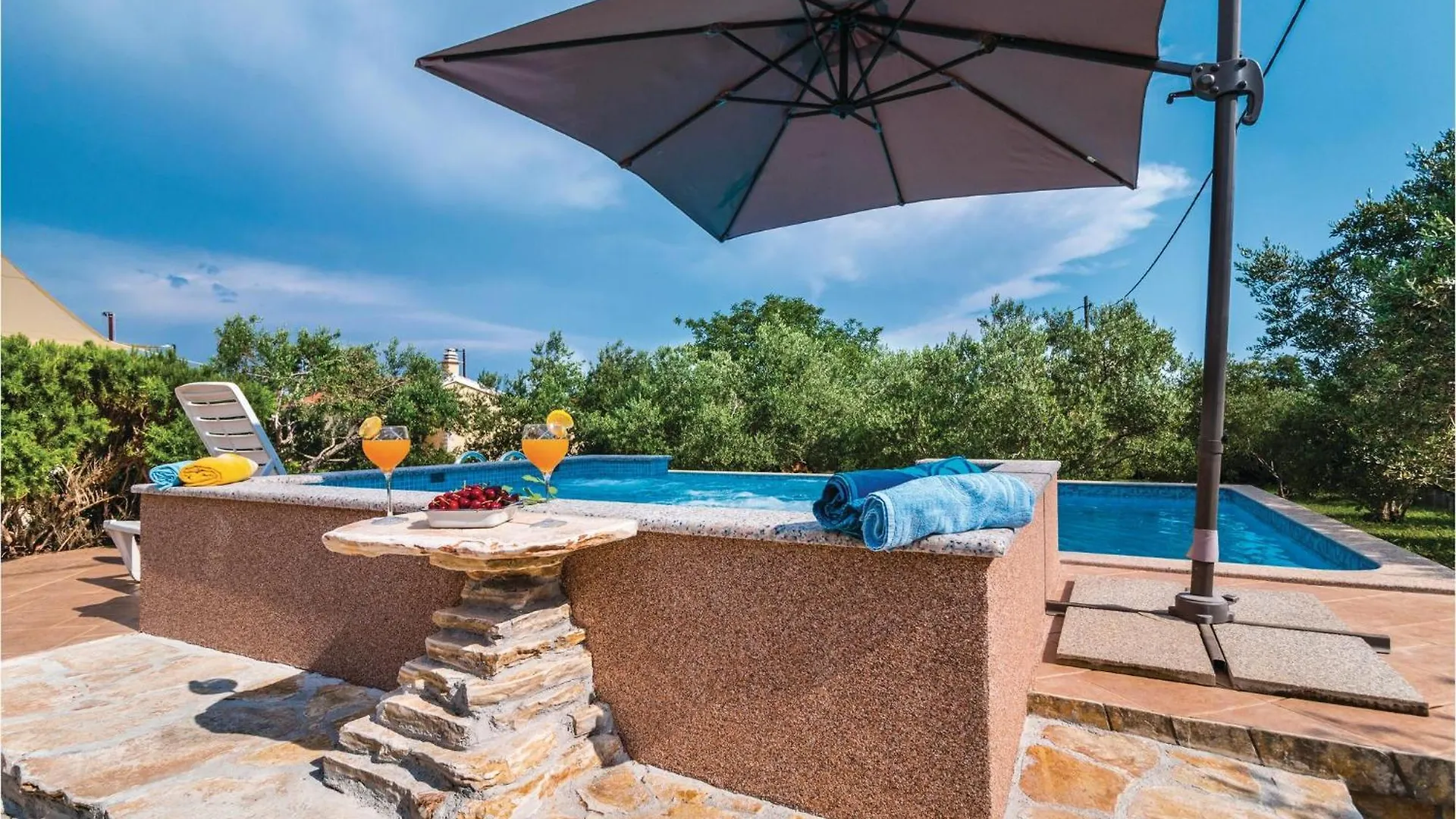 Holiday home 4 Bedroom Stunning Home In Kastel Novi Kastela