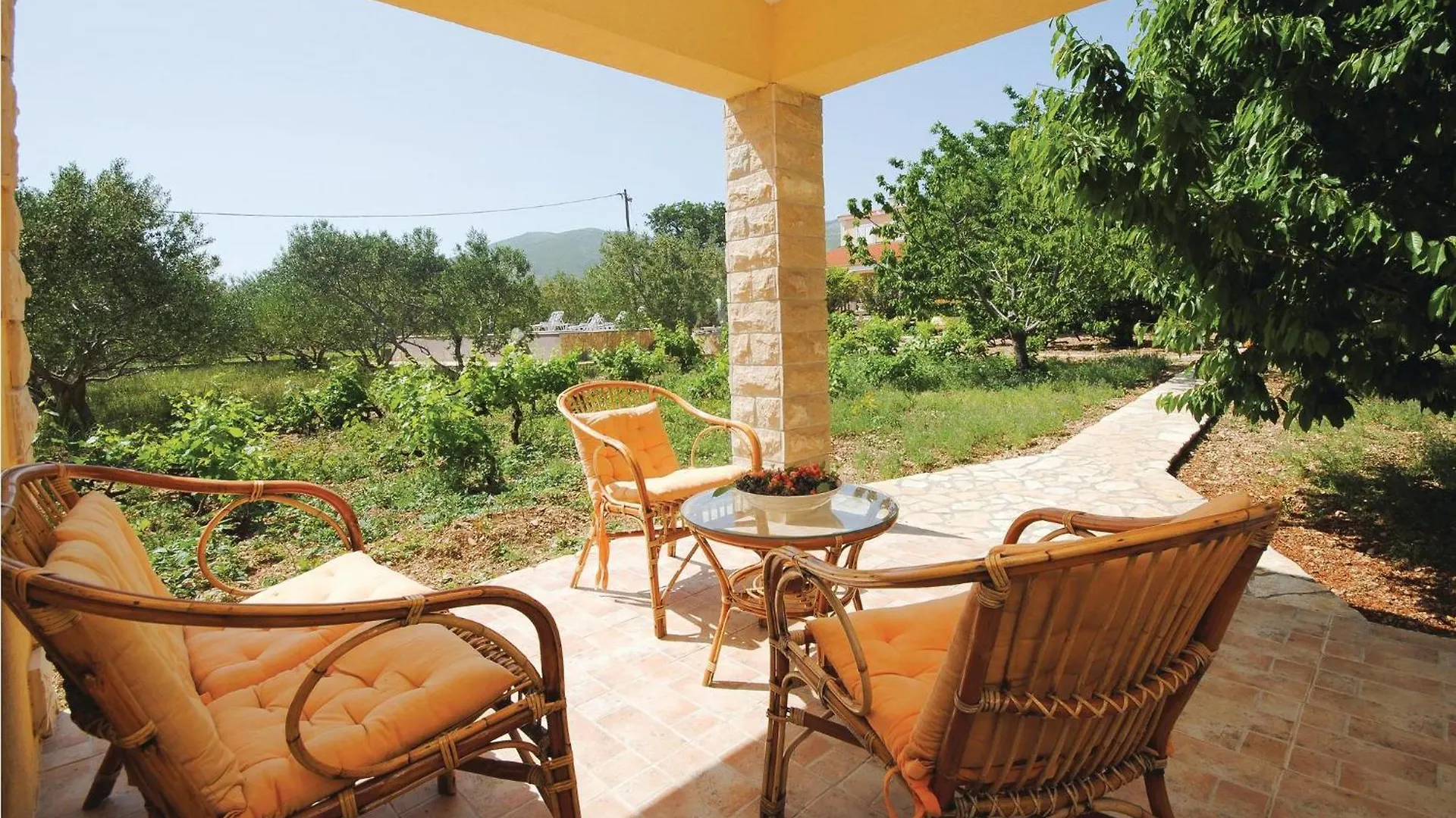 4 Bedroom Stunning Home In Kastel Novi Kastela 0*,